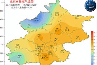 医者仁心！大连英博vs广州队赛中，大连医生球场内救治癫痫球迷